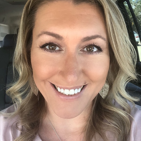 Meet your Posher, Tiffany - Picture 1 of 1